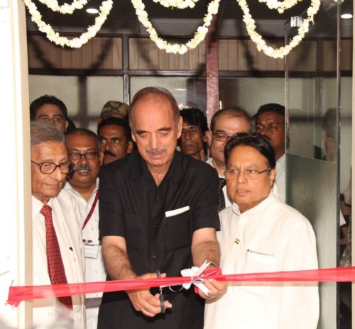 Sri Ghulam Nabi Azad inaugurates the renovated clinic