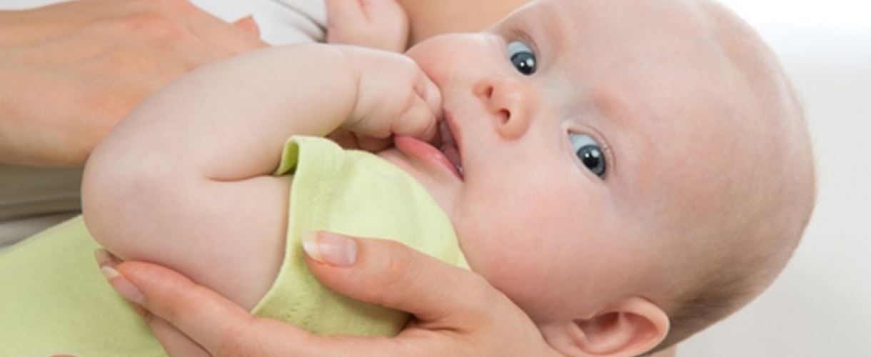 Режим кормления новорожденного, или когда правильно давать грудь