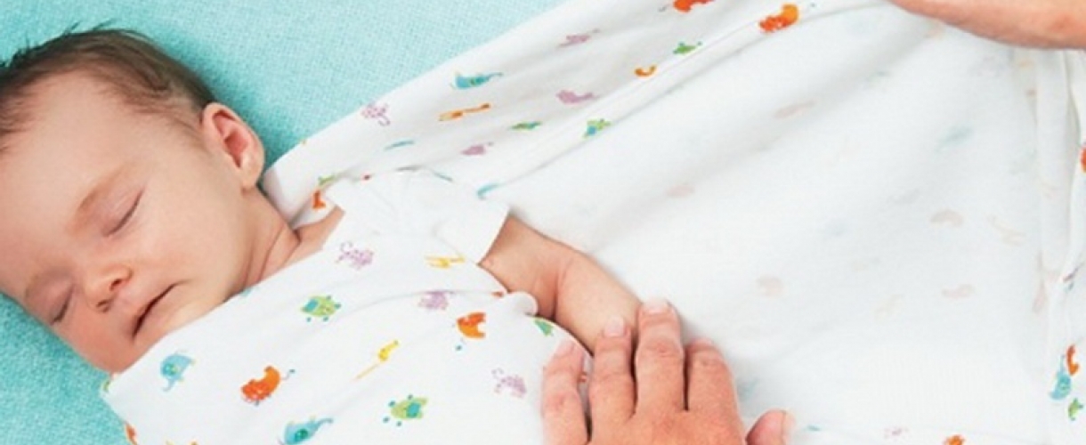 Нужно ли пеленать новорожденного ребенка: советы специалистов