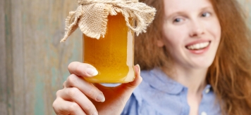 Поликистоз яичников: особенности лечения медом
