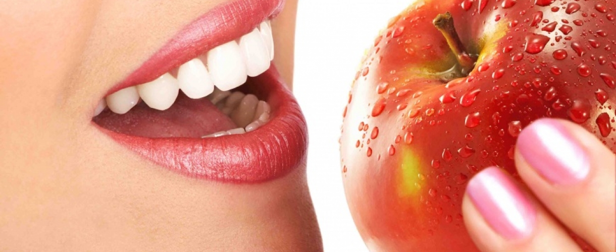 Какие продукты «воруют» белизну зубов