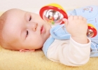 Развивающие игрушки для ребенка до года: чем занять малыша от 0 до 3 месяцев