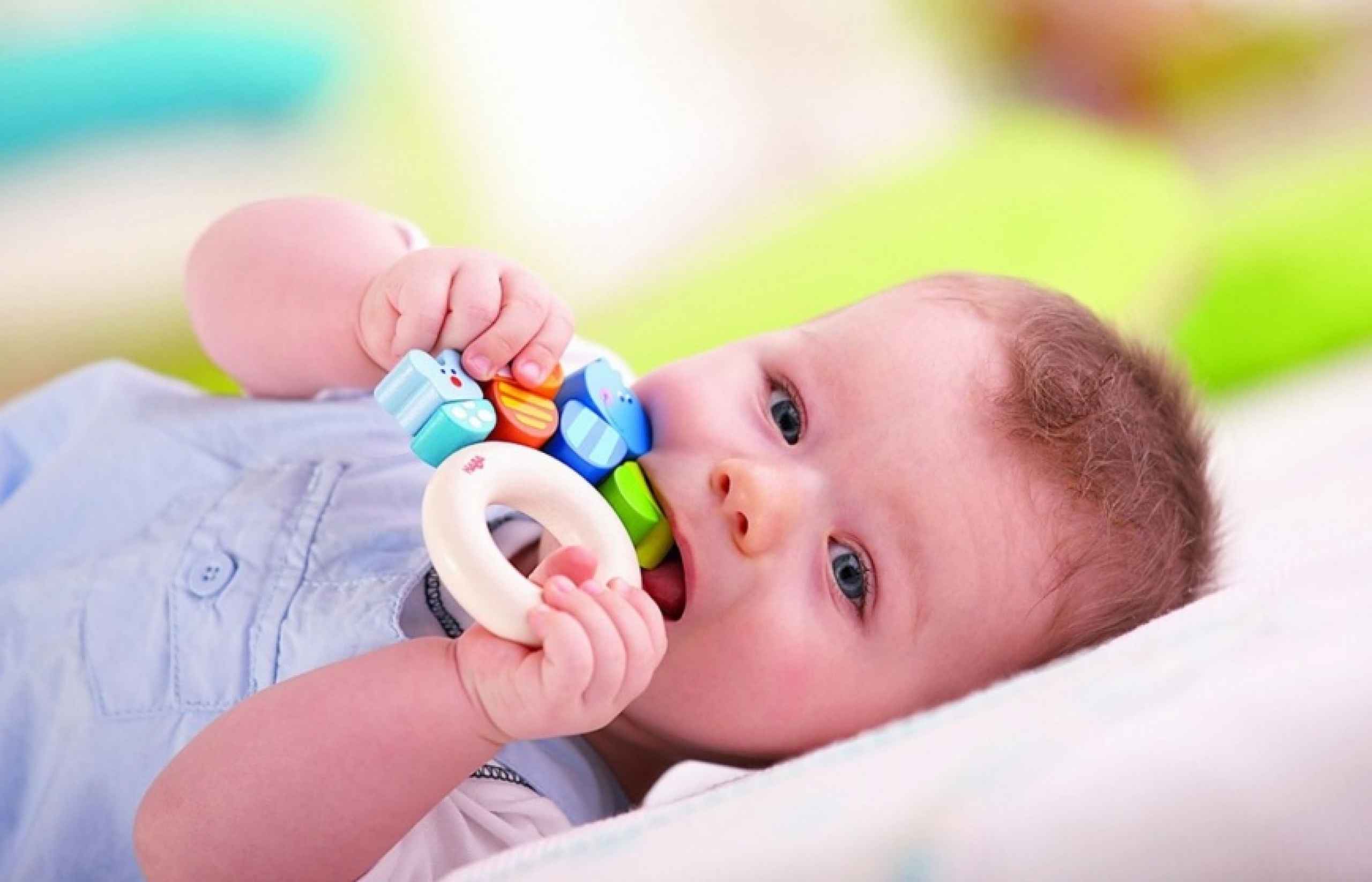 Развивающие игрушки для ребенка до года: чем занять малыша в 4-6 месяцев