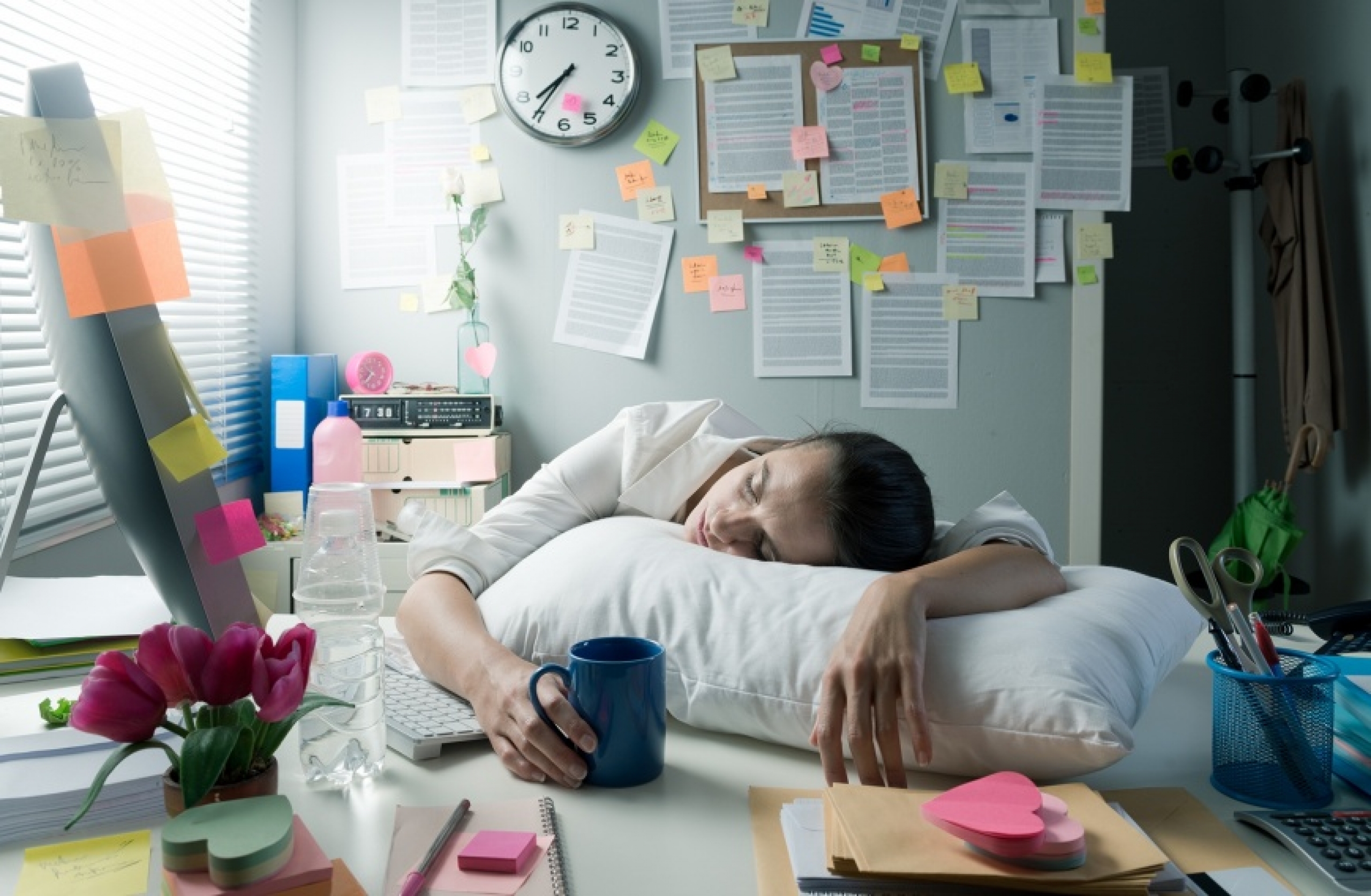 Усталость на работе: 10 способов избавиться от сонливости