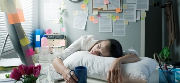Усталость на работе: 10 способов избавиться от сонливости