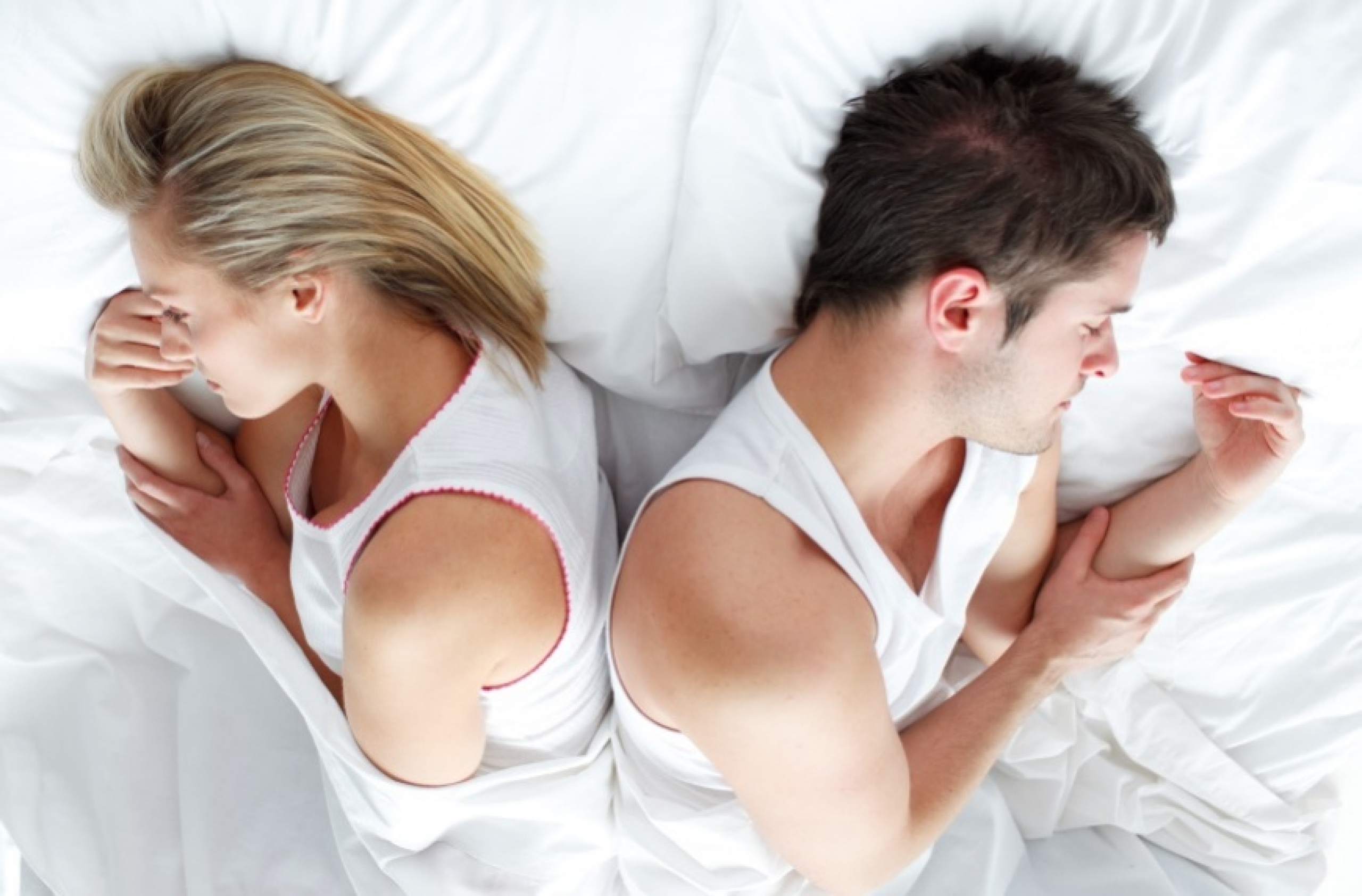 Постель как площадка для споров: нужно ли супругам спать раздельно