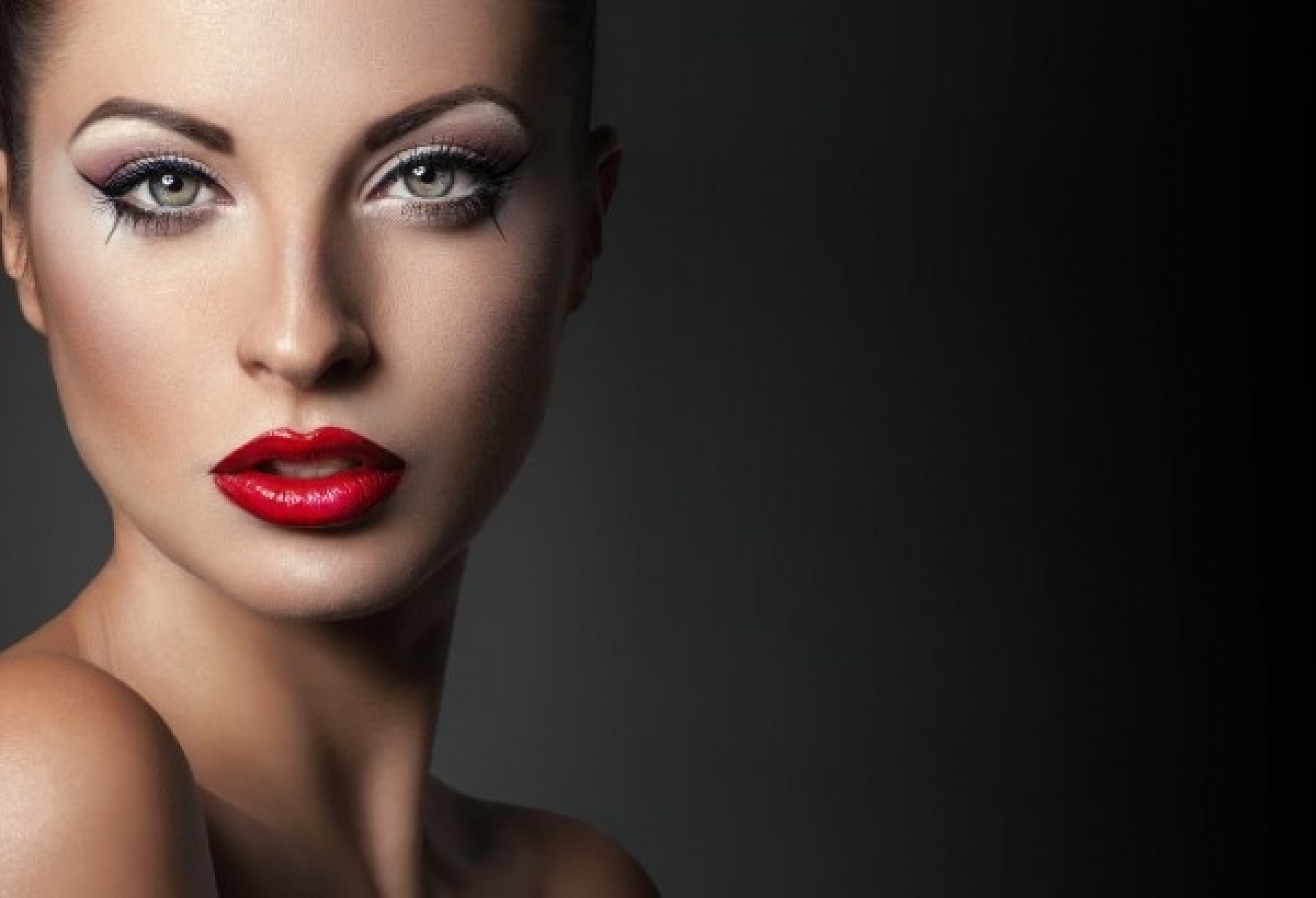 Водостойкая косметика: плюсы и минусы макияжа