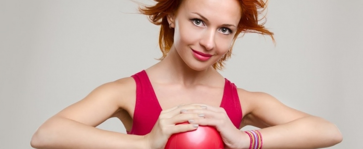Десять упражнений для красивой груди: делаем бюст без спортзала