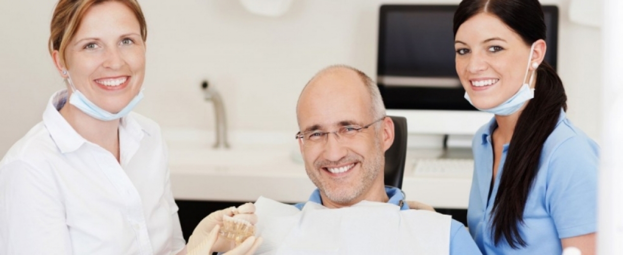 Решение проблемы потери зубов - установка имплантов