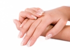 О чем предупреждают белые пятна на ногтях?