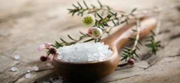 Морская соль — простой способ питания и омоложения кожи