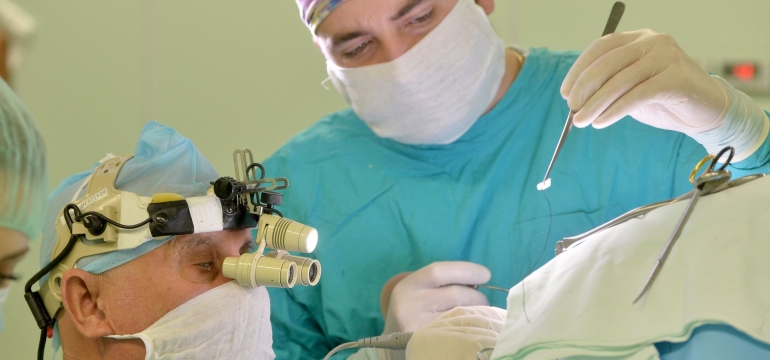 Процесс проведения операции на нервах