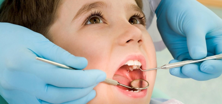 Показания к удалению молочных зубов