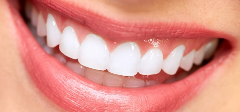 Показания и противопоказания к ультразвуковой чистке зубов